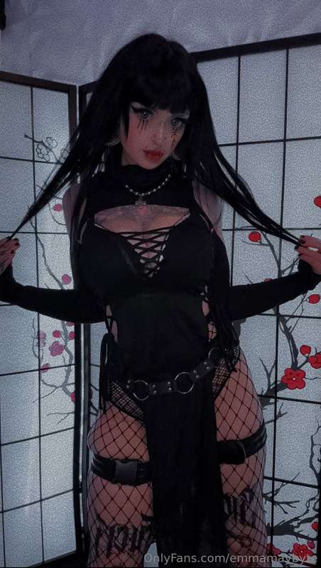 Just your new mortal Kombat character🖤🤭