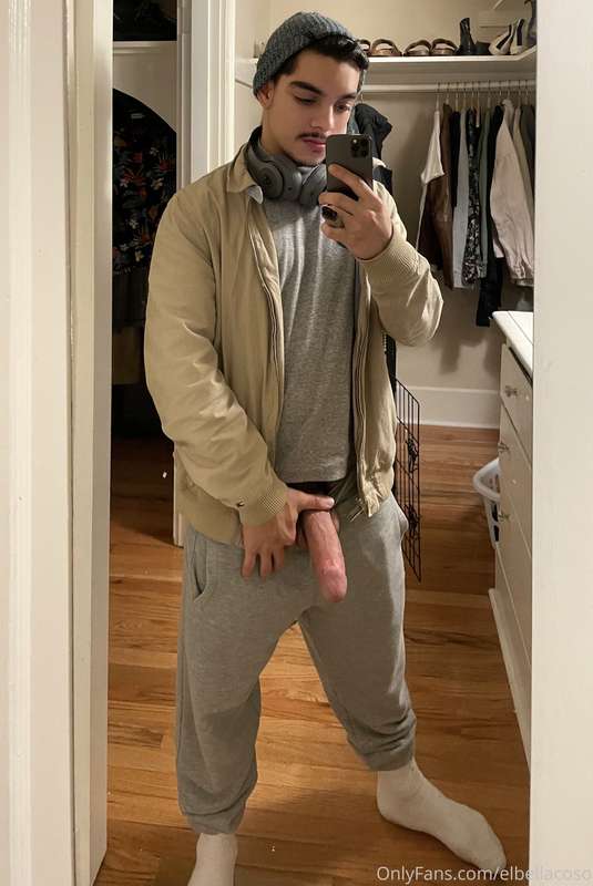 freeballing in these sweatpants got me smelling good af, gav..