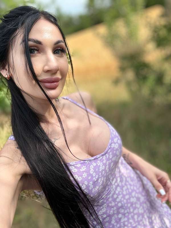 What about summer walking in a dress?🥰