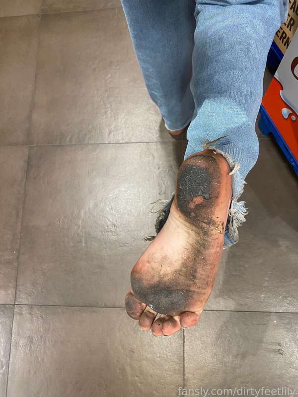 Dirtyfeetlily - Fansly - 28 Apr, 2025 3