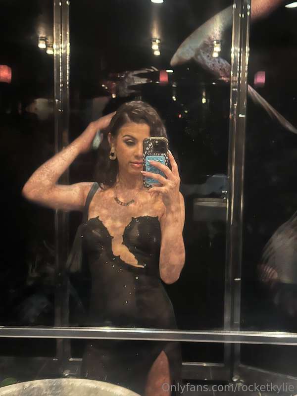 Would you fuck me in this bathroom?🙈