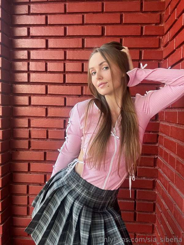 That neighbor you want to peek in the window 👅