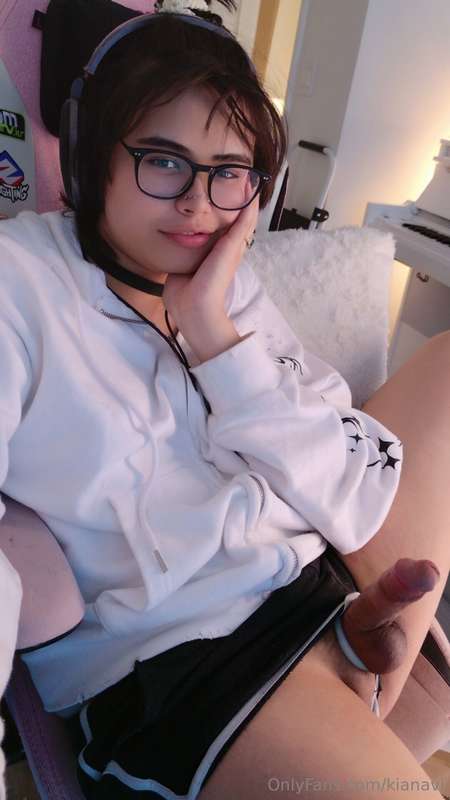 does anyone wanna sit in a discord call and talk about our l.. 20