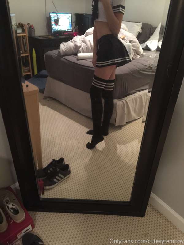 my first ever photoset, its embarrassing >.< but it's cute t.. 9