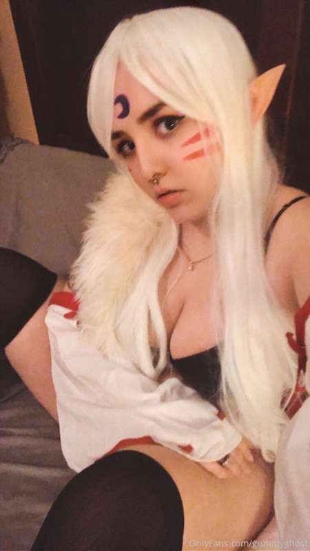 Lady Sesshomaru 💖 here’s a sexy genderbent cosplay from Inuy.. 17