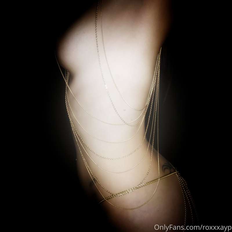 I love this shoot! This bundle features full nudes with face..