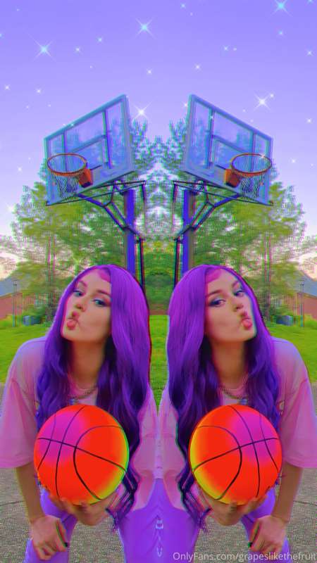 Who wanna play??? 🏀💜🍇