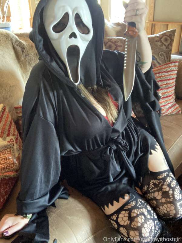 I’m just trying to seduce you long enough to slash you 🔪🖤