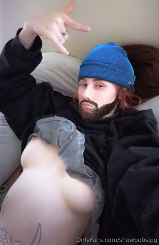 cursed nudes? Cursed nudes. (2nd one is kinda cute tho) 1