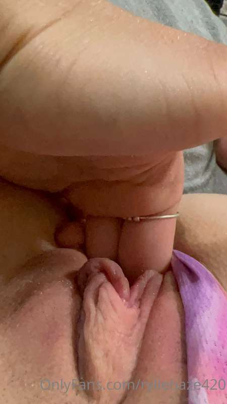 Late night orgasms 🤤 

✨There’s Multiple videos😏✨ 5