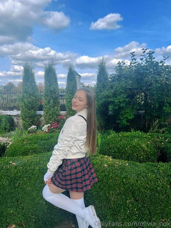 This outfit makes me feel like a good little girl🙈🎀💕