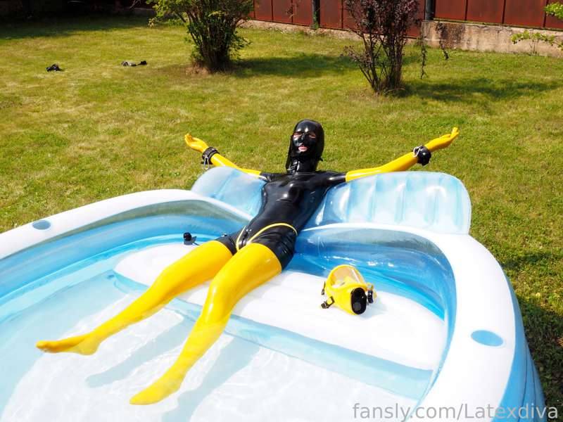 Latexdiva - Fansly - 09 Sep, 2022 15