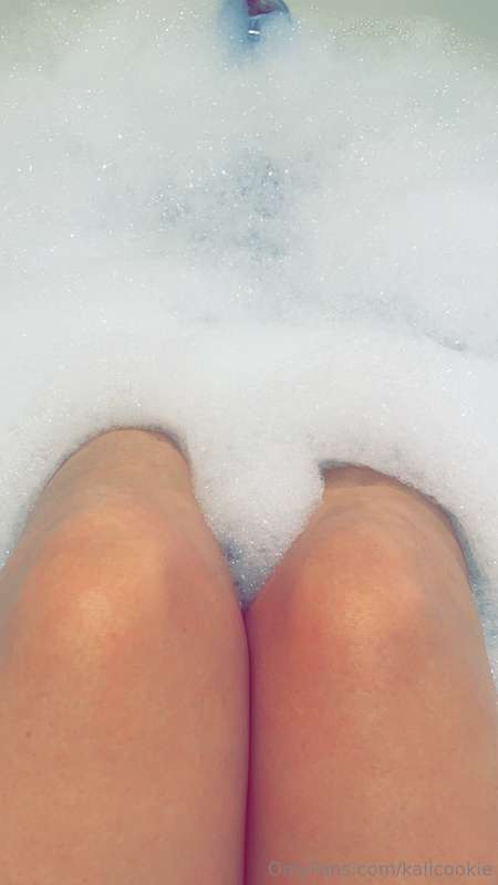 Mmm 😏 bubble 🫧 bath 🛁