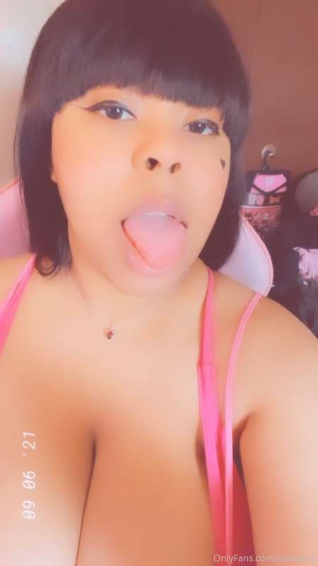 I have a bit of an oral fixation 
My tongue is so small tho ..