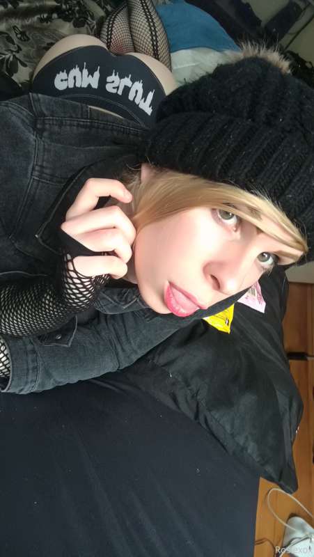 Cum slut 5/? x lotta Selfie 16
