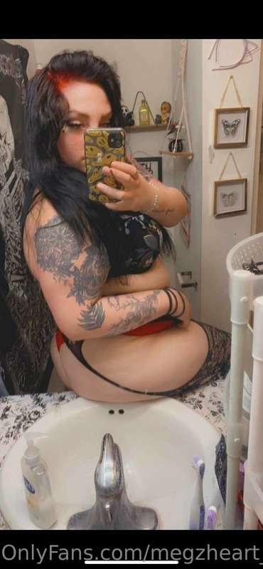 #AD Hey Daddy 😈 This thick, tattooed girl wants to play and .. 2