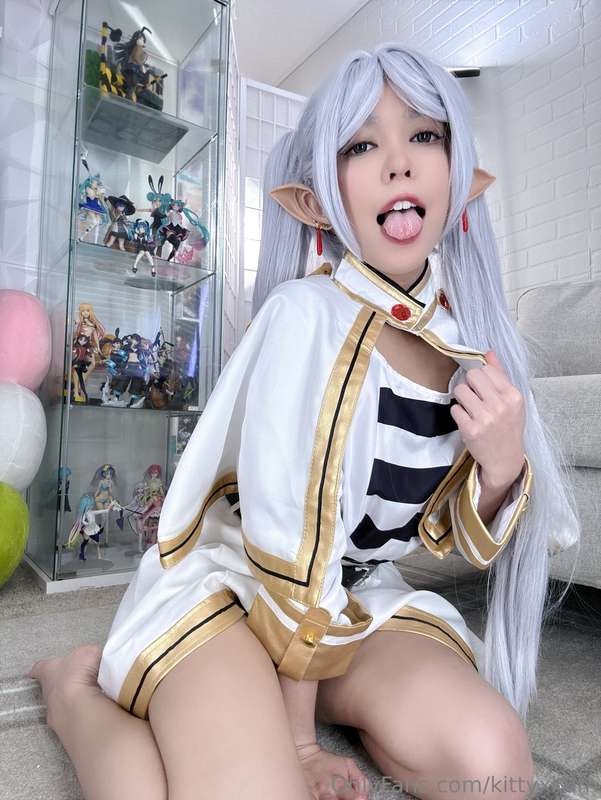 just a little cosplay try-on of frieren. :3
 i haven't cospl.. 25