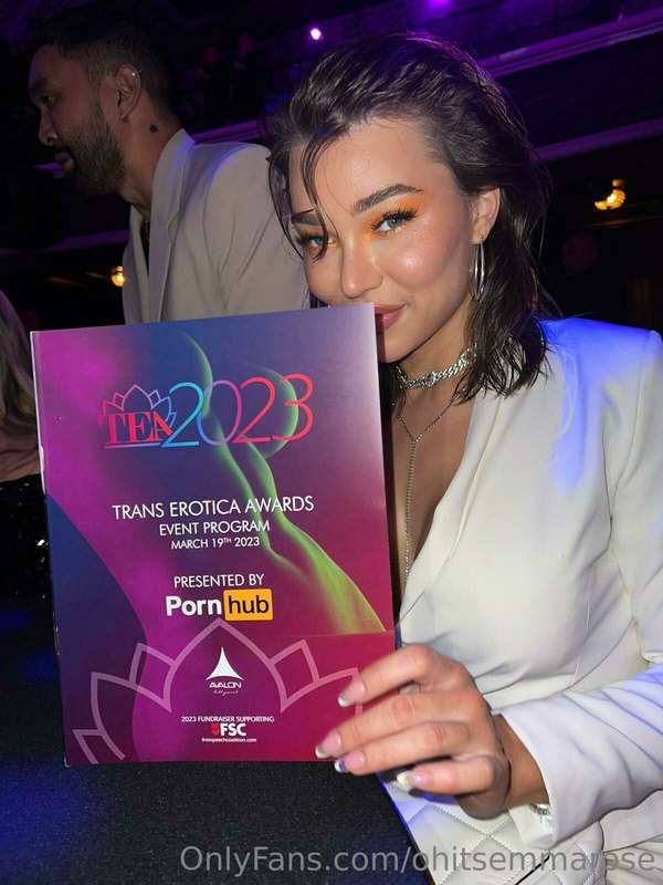 I'm so excited for tonight!!!!!! Its the TEA awards!!!! I'm ..