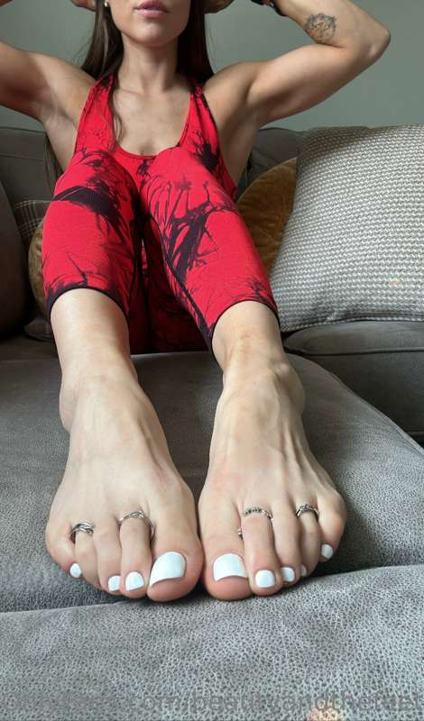 These white toes have you mesmerized 😍 3