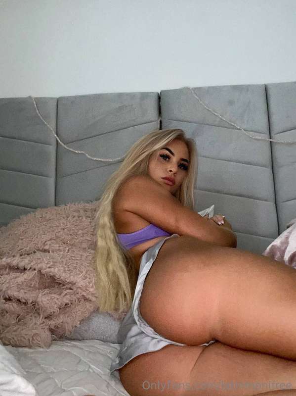Your place is right behind me😍 or infront 🤣🤣