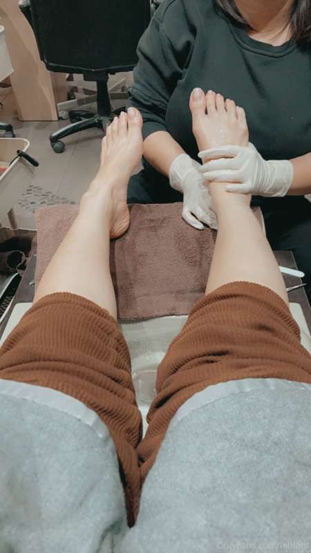 It’s just mid pedi but so many wanted to see my natural nail..