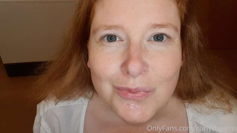 Spermaface
Ich liebe Sperma :) am liebsten habe ich es im Ge..