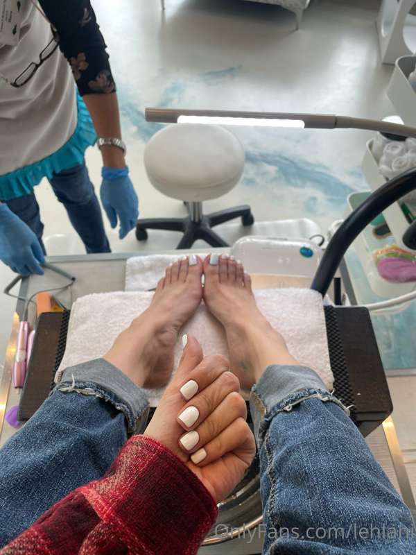 Suprise pedi is White 🤍 3