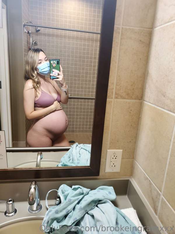 and finally the night i went into labor. 

i wish i had more.. 2