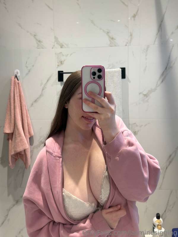 A little zipper action 🙊 1