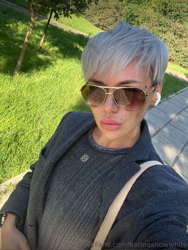Hi! My friend @karinasnowwhite created her onlyfans today 🥰S..
