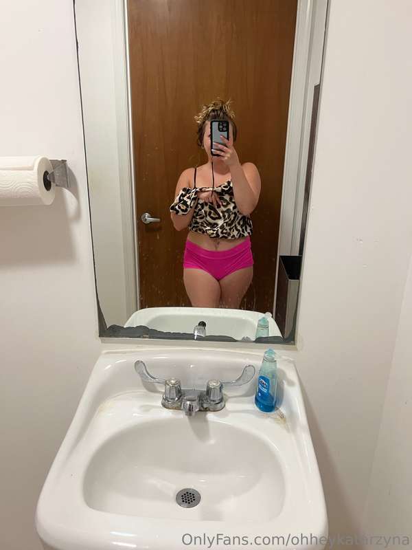 Hot pink is def the theme of the day! 💞💖💗💕