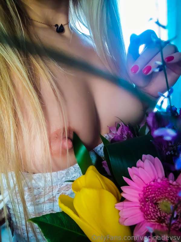 💐👀