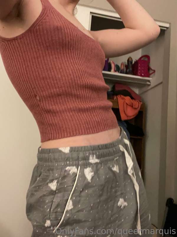 Your extremely sleepy and cold girlfriend in her extremely c.. 1