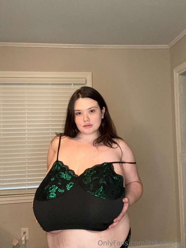 Get a new bralette 😂 I knew it wasn't gonna fit but idk I di..