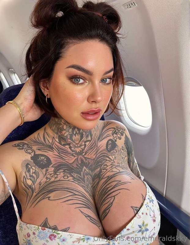 Have you seen @wildcard666? She makes my pussy throb! 👅⬇️⬇️⬇..