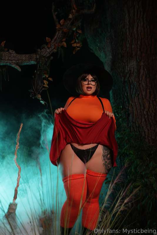 Day 19/31 days of Halloween | Witchy Velma 🧡🧡🧡 1