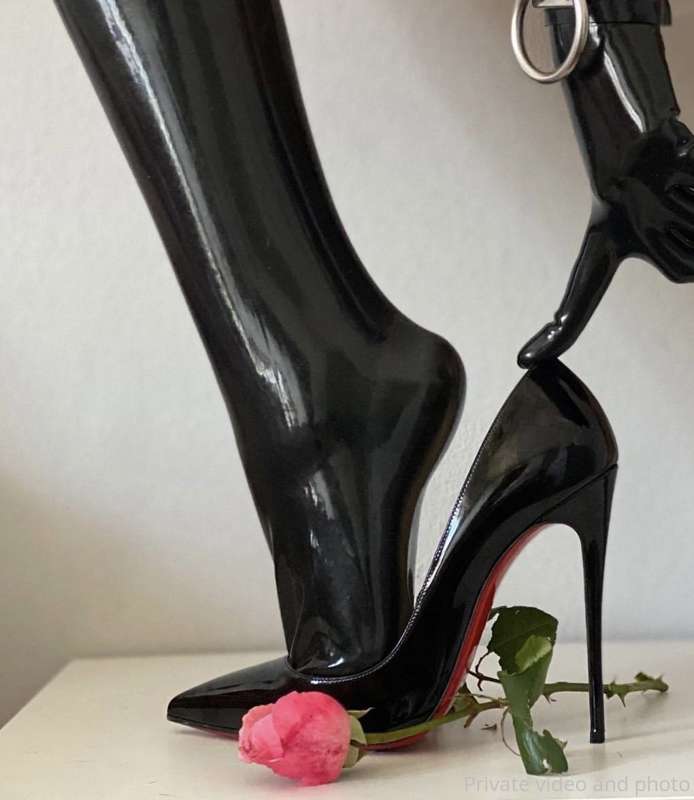 Tip me 10$ I wanna buy one more latex stockings 😉🔥🔥🔥 3