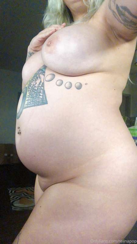 4L chug belly!! Sooo round and tight as a drum~ after I peed.. 10