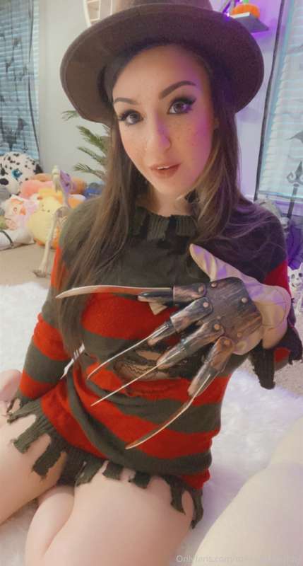 1, 2, Freddy's coming for you 🔪
Logging online now. Heatherb..