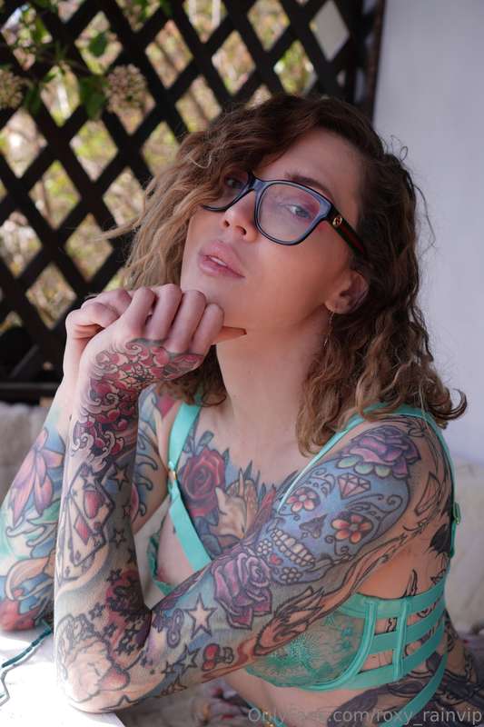Do you think glasses are sexy?👓✨