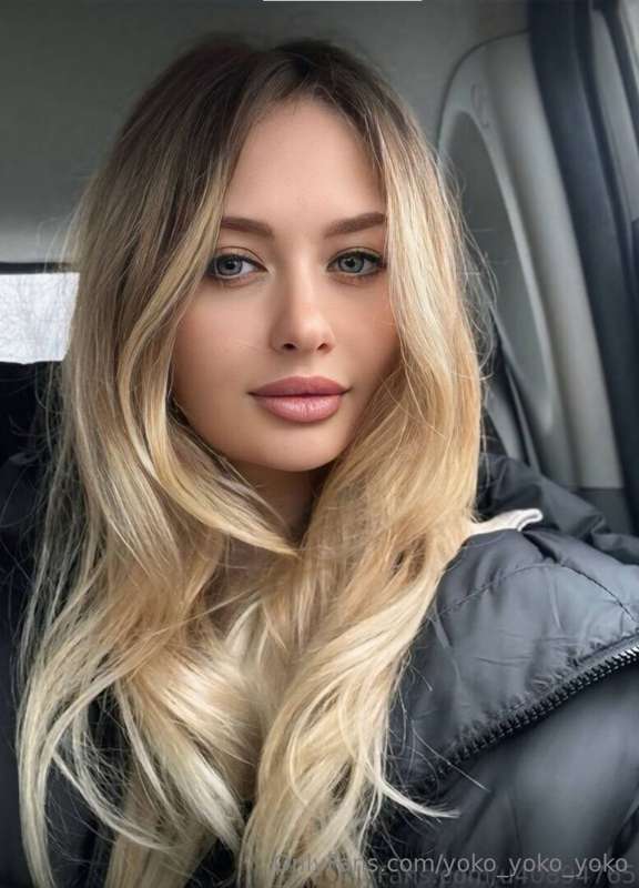 Just a friendly Ukrainian girl ➡️ 💋 @nnut_ella spreading lov..