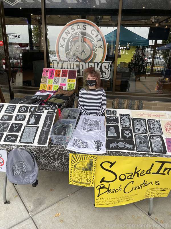 Super busy day, set up my first ever art/clothing booth over..