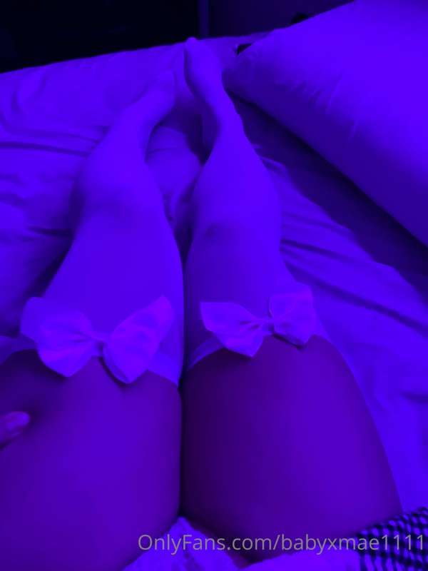 heres a bunch of thigh pics id send u while u play games 2