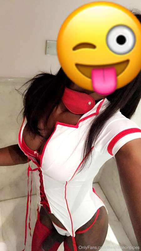 Nurse Shannon Pipes like to take selfies with her cock out