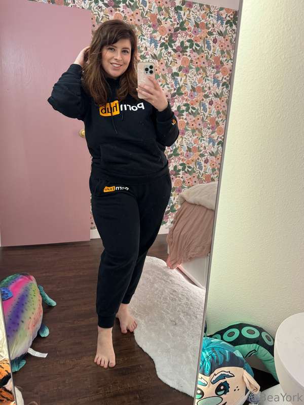 Still cute in sweats? 10