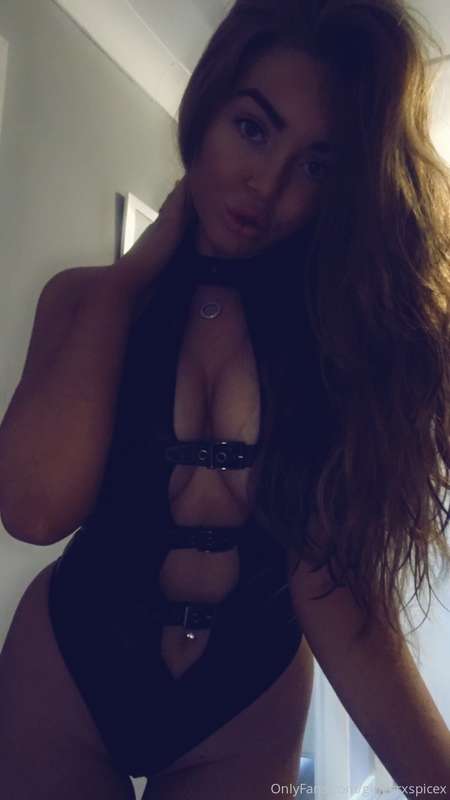 Tonight I’ll be your naughty girl 🖤😈