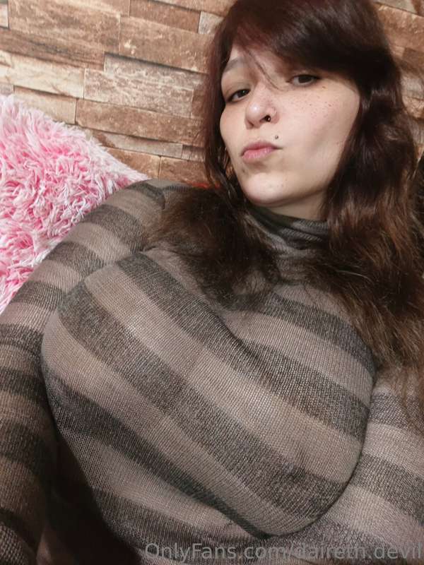 Como se me ve mi nueva blusa? 
Por cierto ya me canse de ser.. 2
