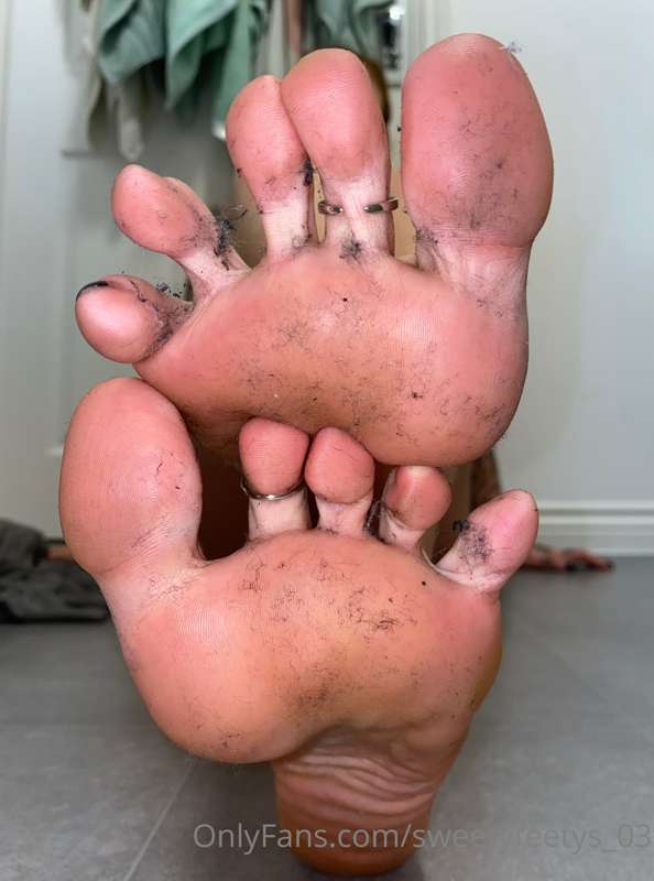 Someone needs to lick them clean … now 😈 2