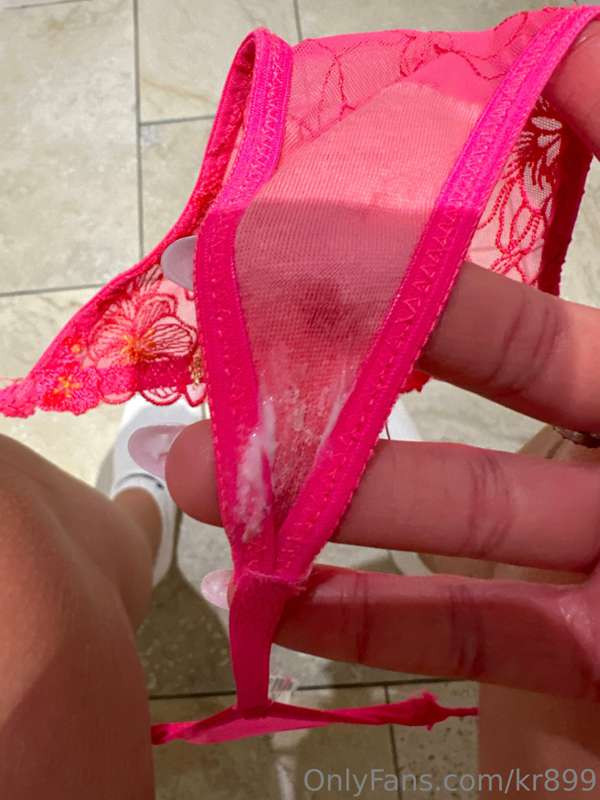 Best tip gets my panties sent to them and my number 🤪😏