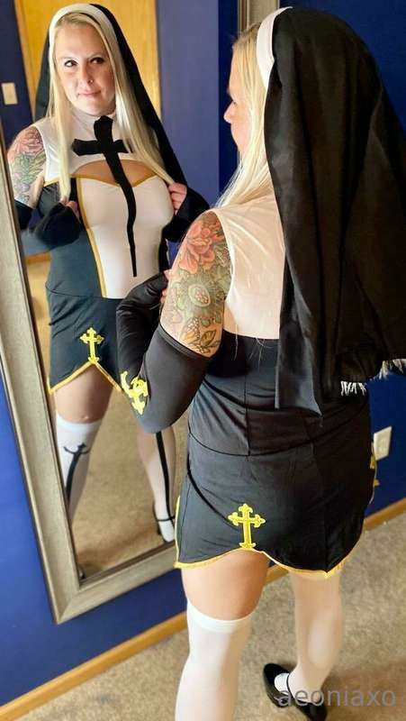 so next month @man4yourwife69 & I are going to a Swinger Hal.. 6